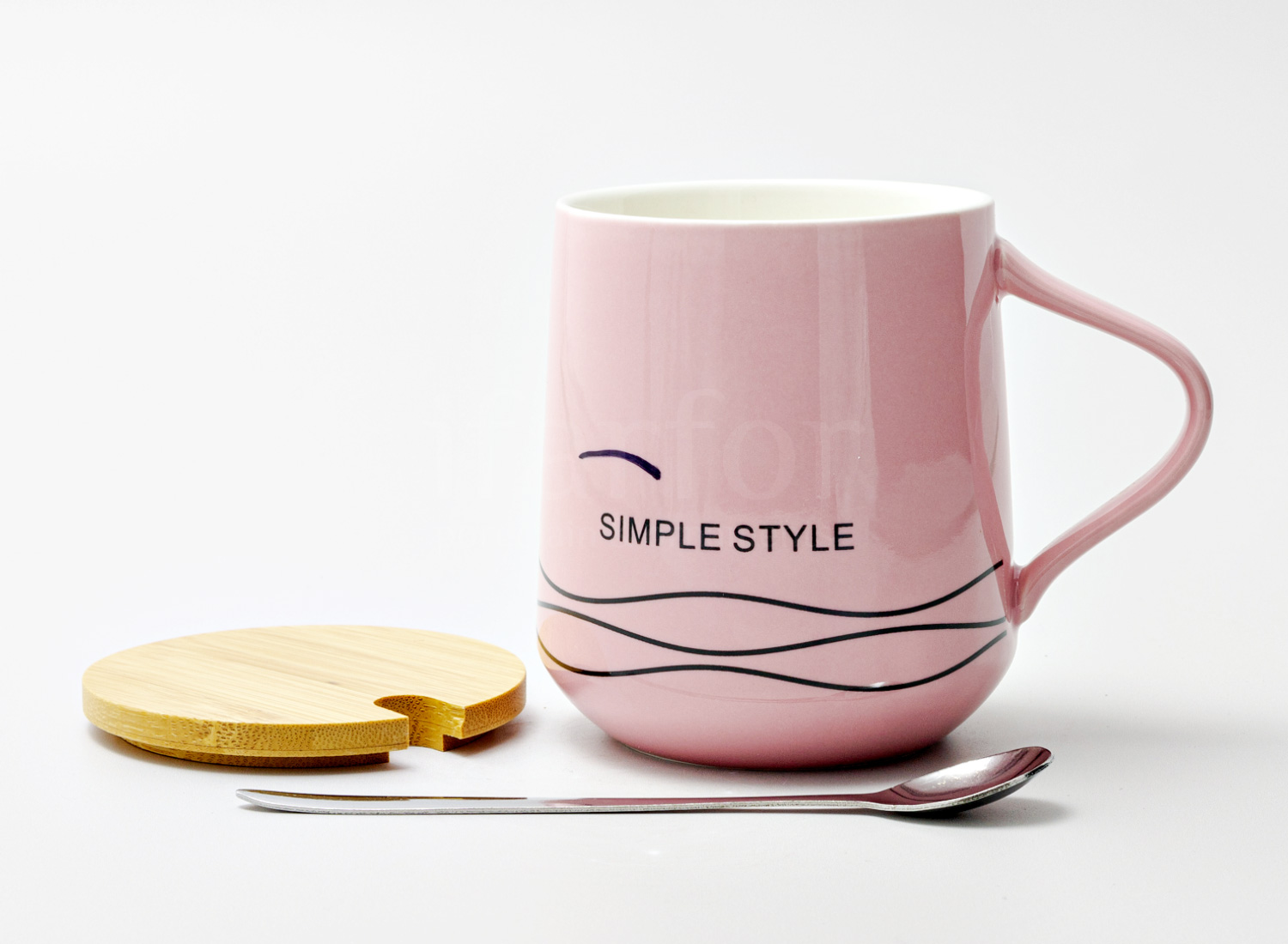 Кружка с крышкой и ложкой «SIMPLE STYLE розовая» Форма: Royal Classics. Керамика. 400 мл.