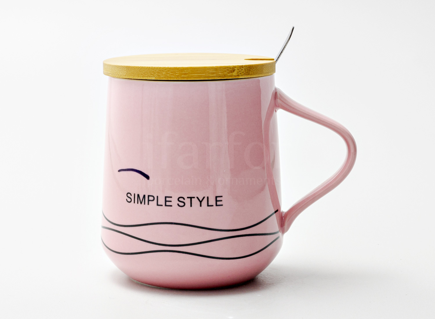 Кружка с крышкой и ложкой «SIMPLE STYLE розовая» Форма: Royal Classics. Керамика. 400 мл.