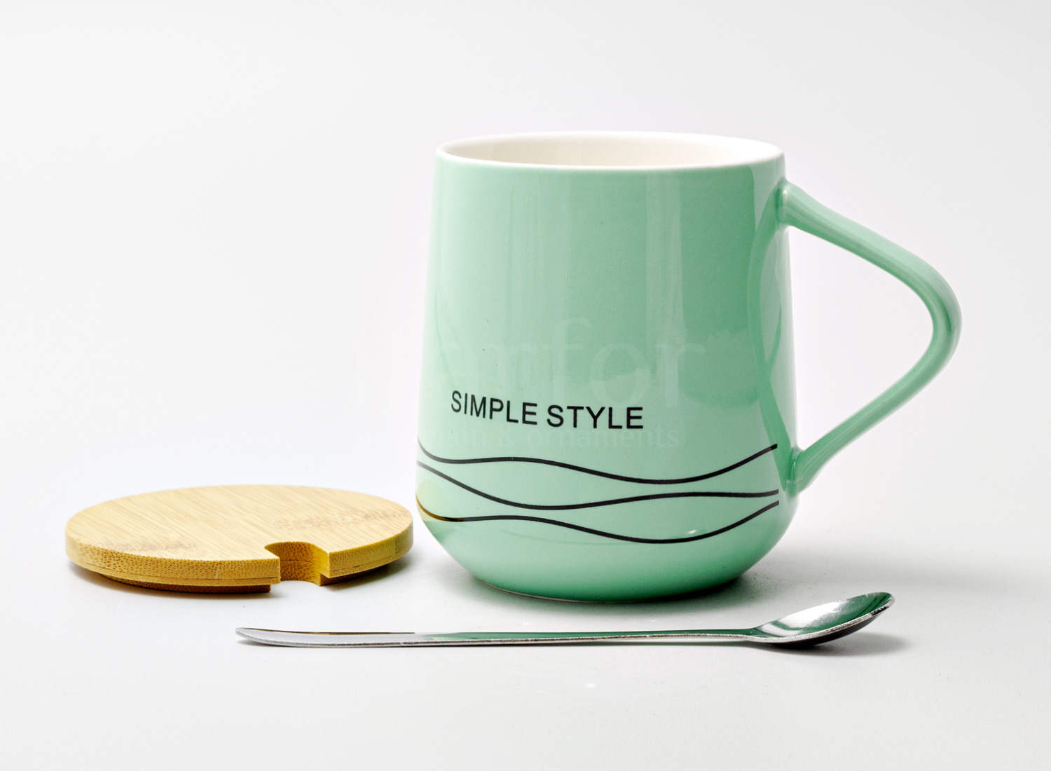 Кружка с крышкой и ложкой «SIMPLE STYLE» Форма: Royal Classics. Керамика. 400 мл.