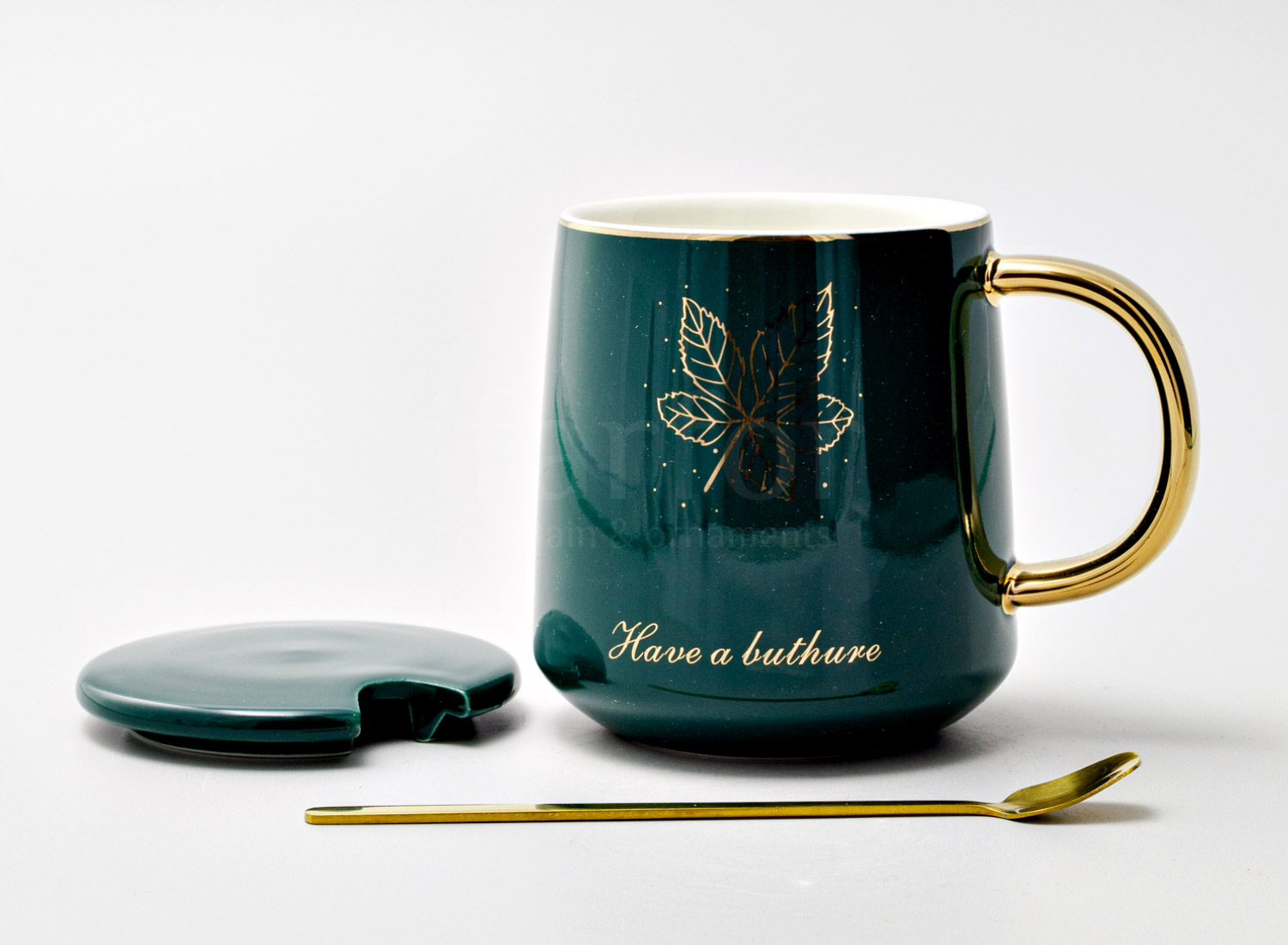Кружка с крышкой и ложкой «Have a futhure» Форма: Royal Classics. Керамика. 400 мл.