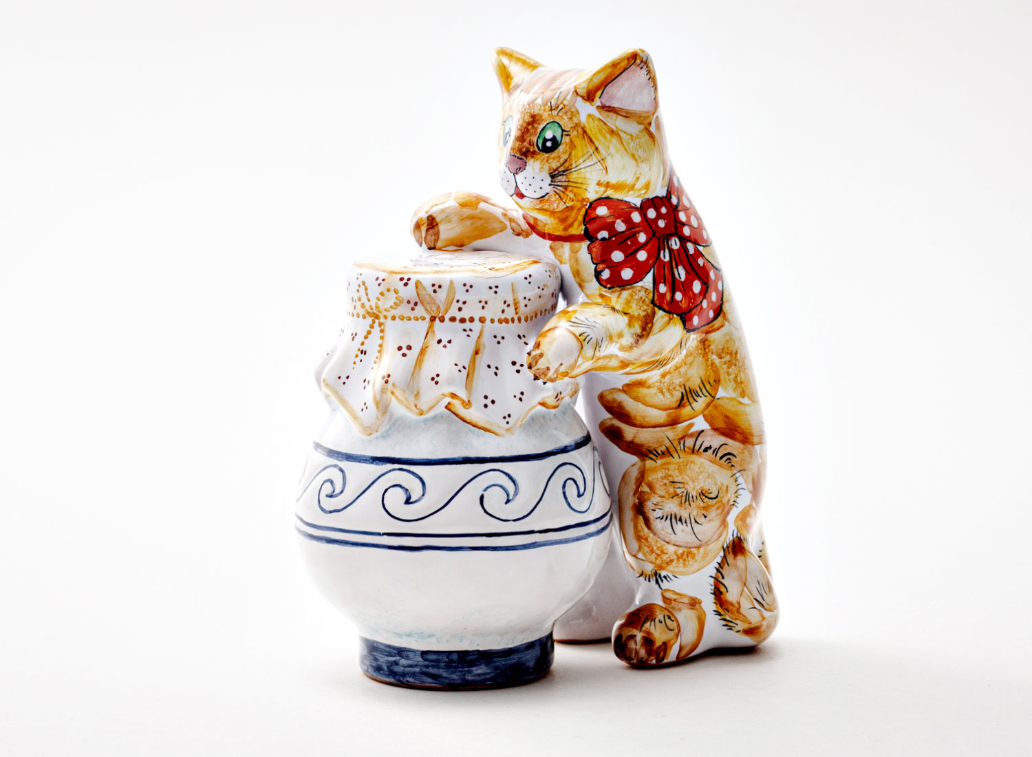 Скульптура «Кошка с крынкой 1» Форма: Кошка с крынкой 1. Майолика. 110 x 70 x 140 мм.