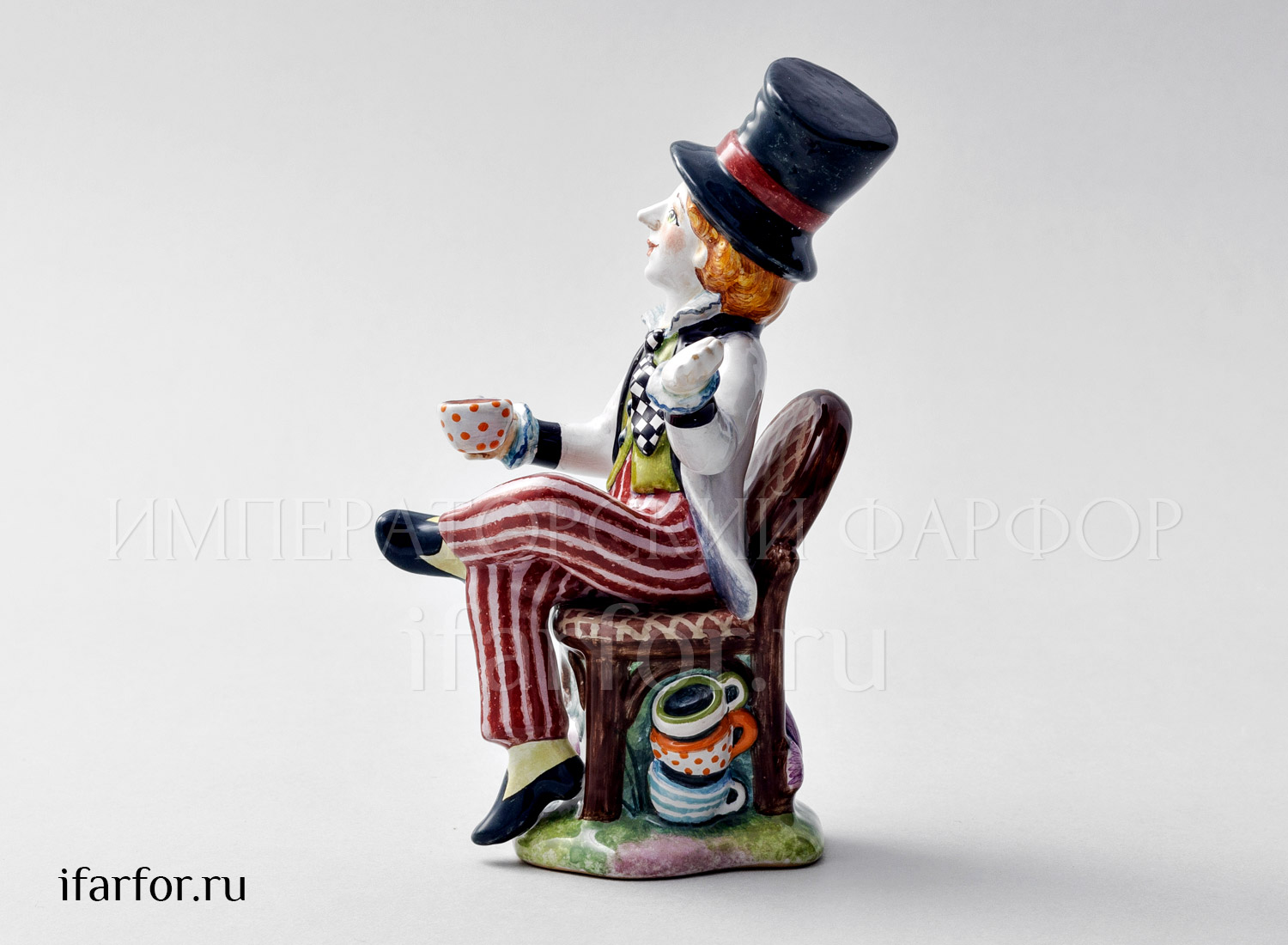 Скульптура «Безумный шляпник» Форма: Безумный шляпник. Майолика. 80 x 150 мм.