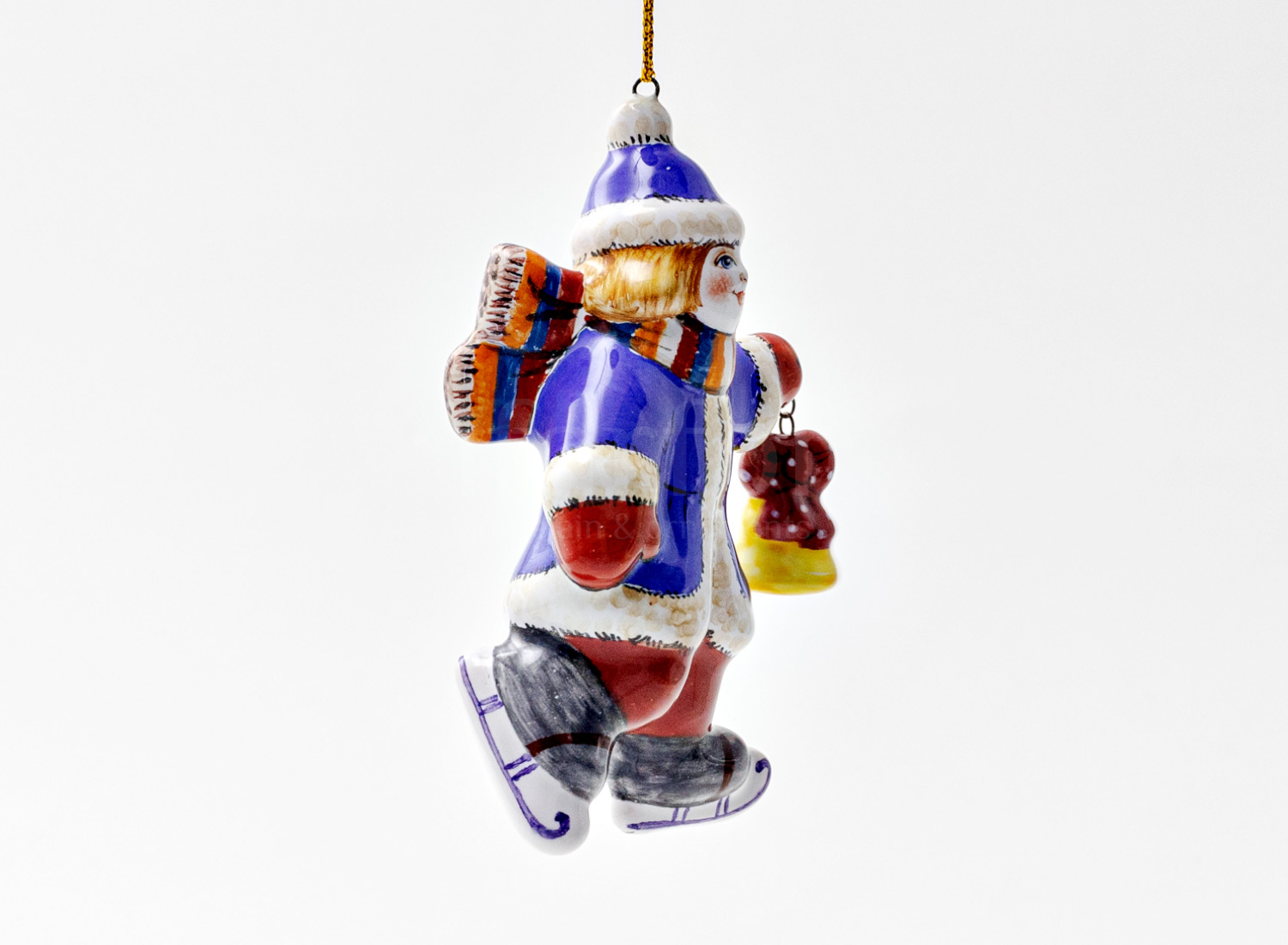 Елочная игрушка «Конькобежец» Форма: Конькобежец. Майолика. 35 x 65 x 102 мм.