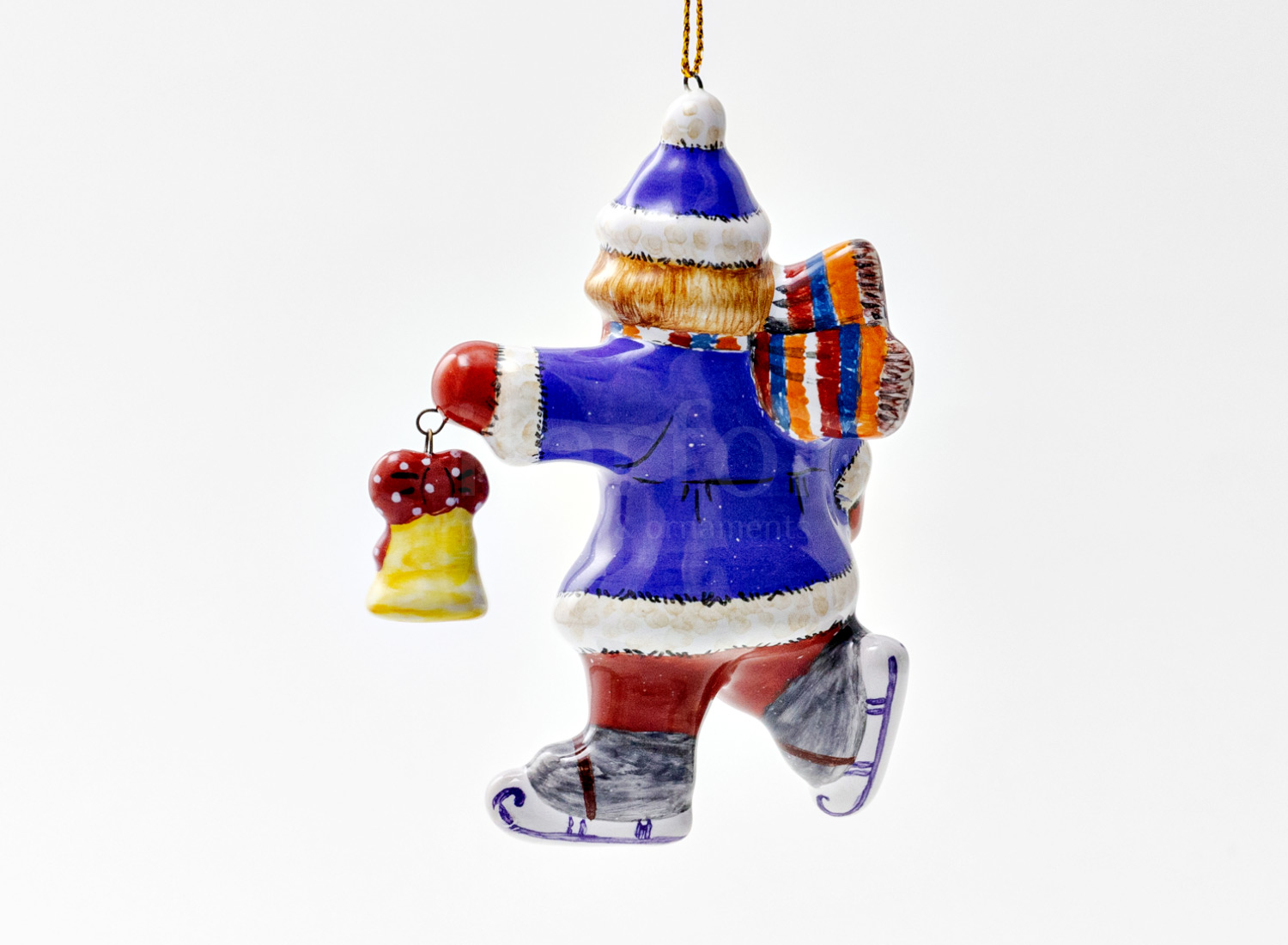 Елочная игрушка «Конькобежец» Форма: Конькобежец. Майолика. 35 x 65 x 102 мм.