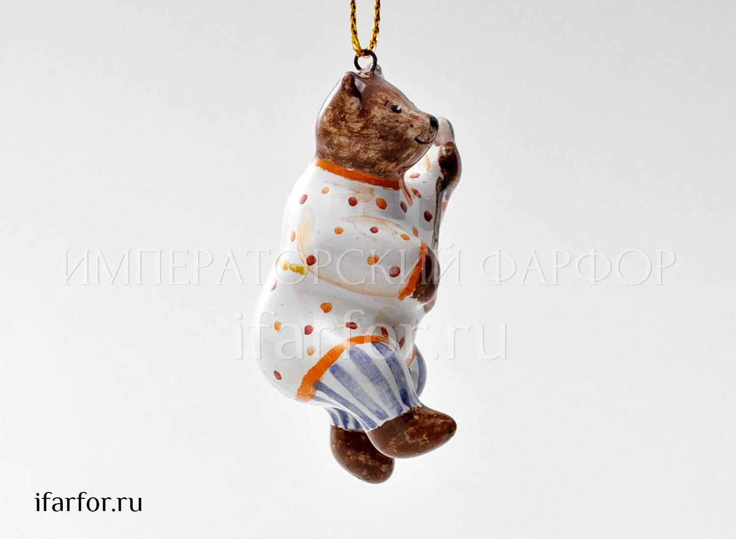 Елочная игрушка «Медведь с балалайкой» Форма: Медведь с балалайкой. Майолика. 30 x 53 x 65 мм.