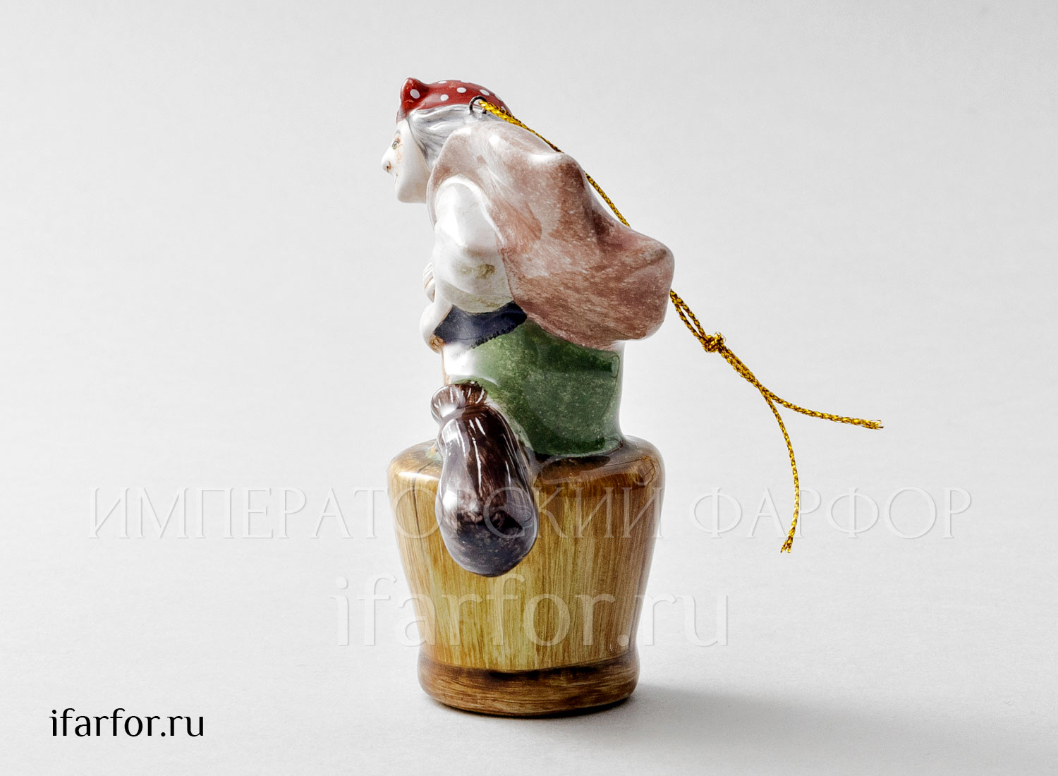 Елочная игрушка «Баба-Яга» Форма: Баба-Яга. Майолика. 85 x 100 мм.