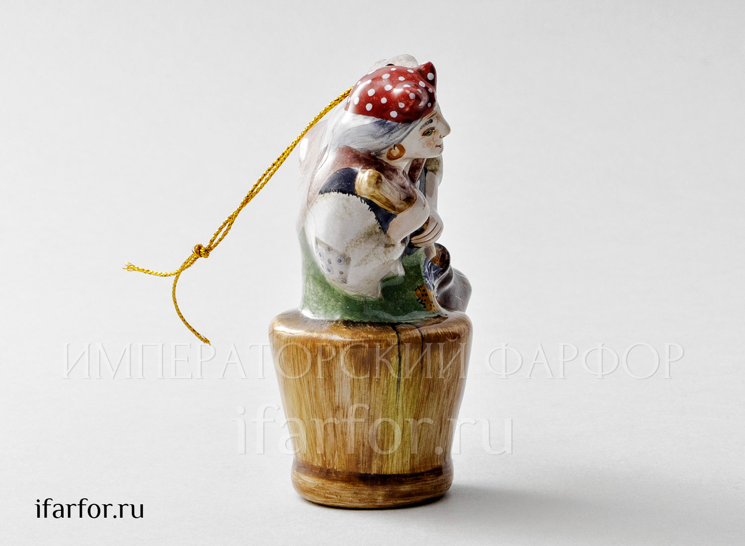 Елочная игрушка «Баба-Яга» Форма: Баба-Яга. Майолика. 85 x 100 мм.