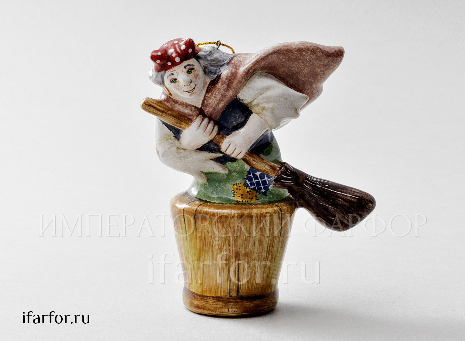 Елочная игрушка «Баба-Яга» Форма: Баба-Яга. Майолика. 85 x 100 мм.