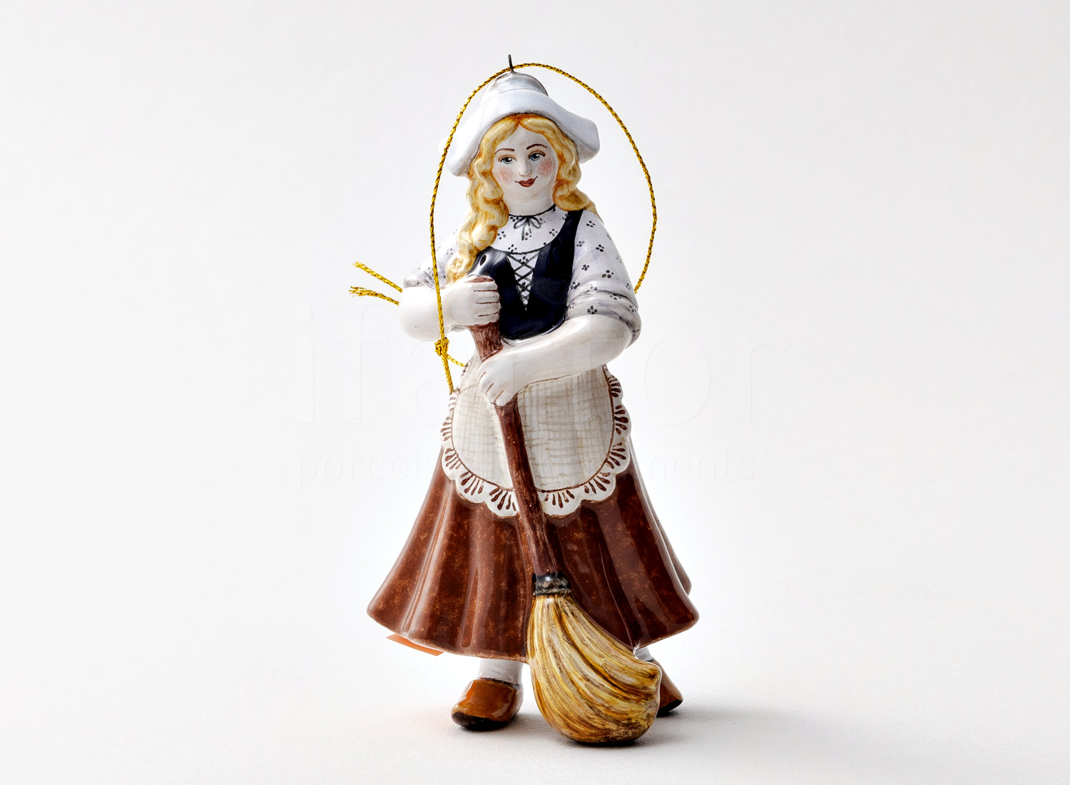 Елочная игрушка «Золушка» Форма: Золушка. Майолика. 65 x 130 мм.
