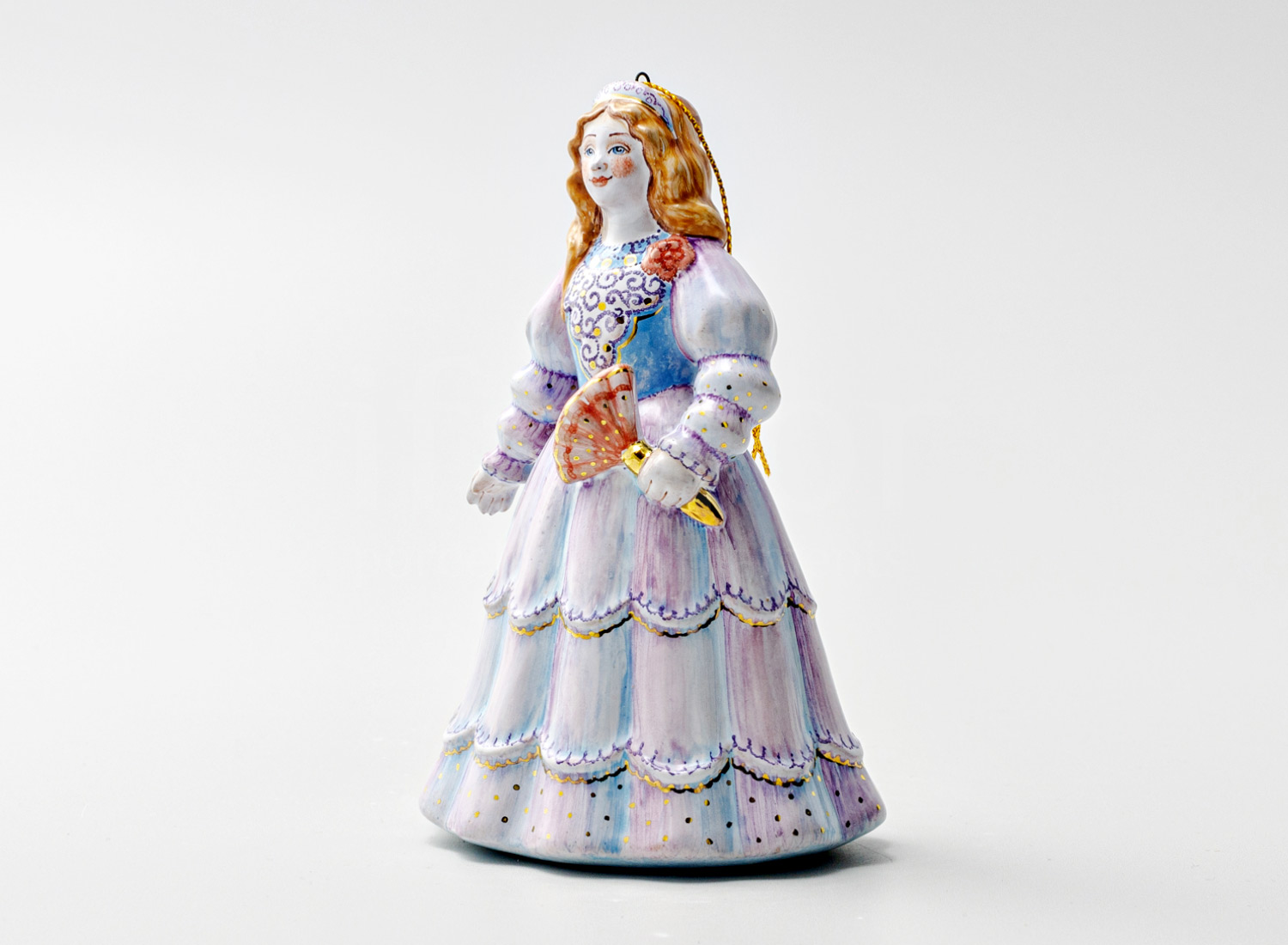 Елочная игрушка «Золушка на балу» Форма: Золушка на балу. Майолика. 86 x 130 мм.