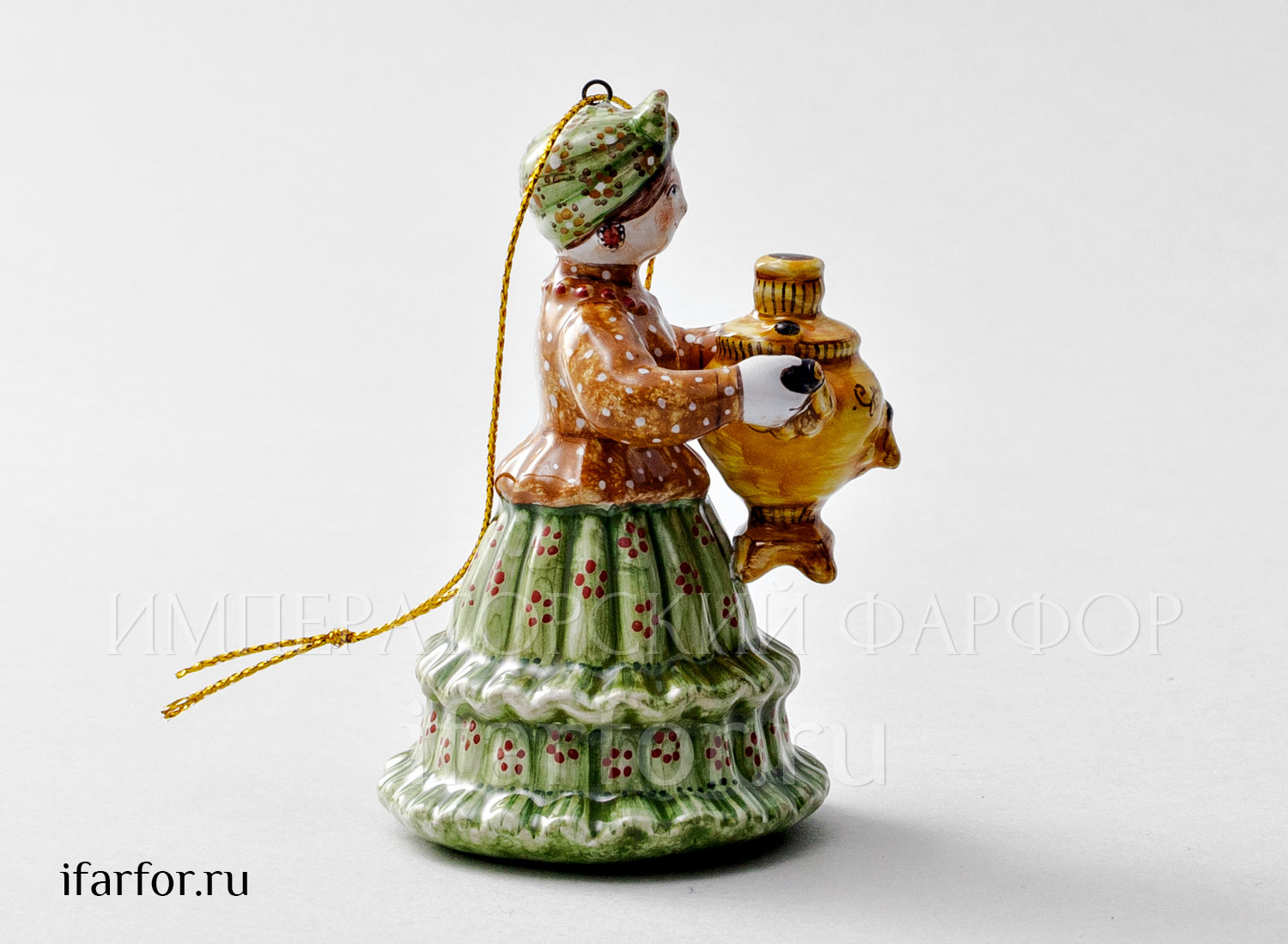 Елочная игрушка «Хозяюшка с самоваром» Форма: Хозяюшка с самоваром. Майолика. 67 x 93 мм.