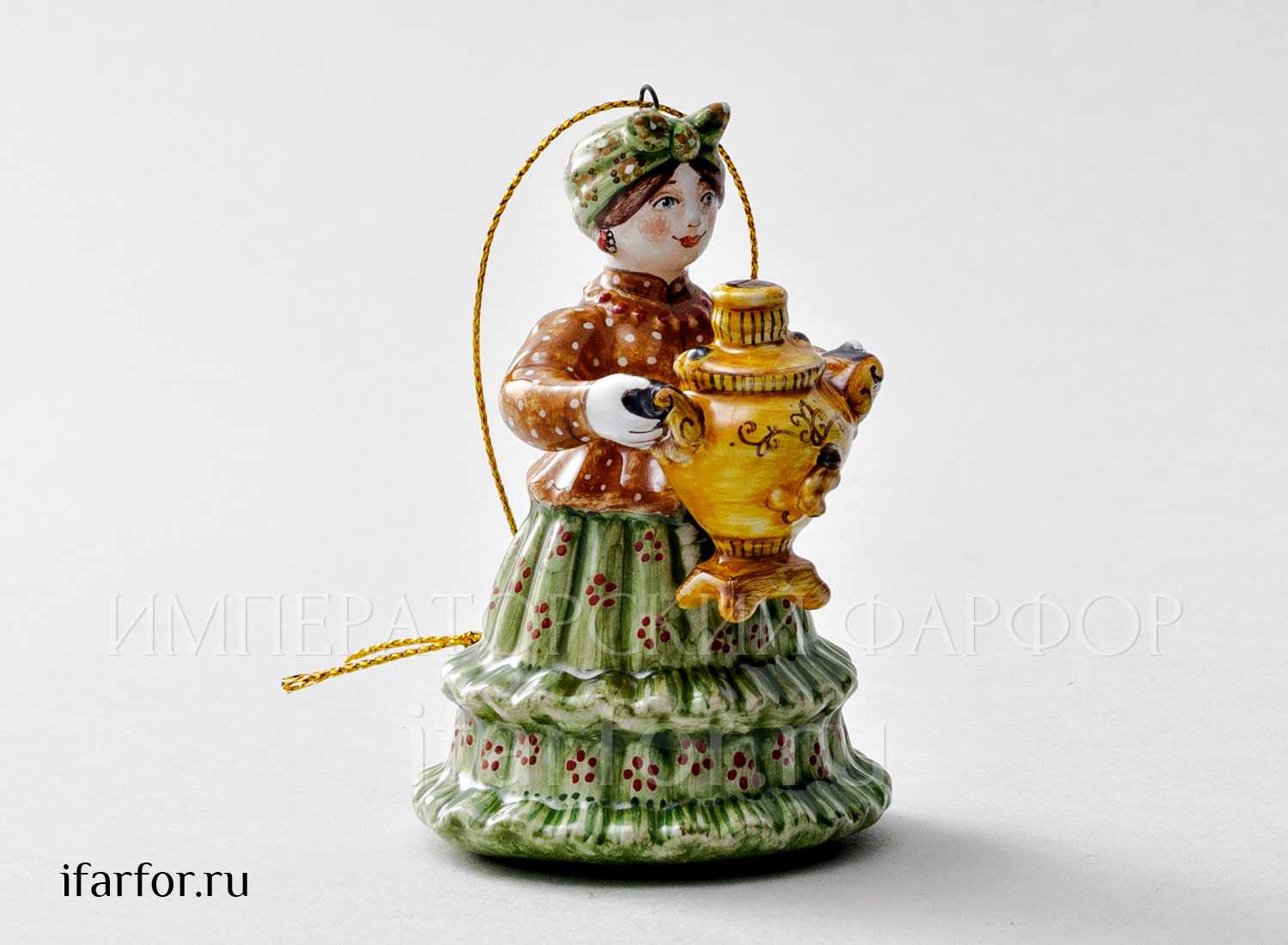 Елочная игрушка «Хозяюшка с самоваром» Форма: Хозяюшка с самоваром. Майолика. 67 x 93 мм.