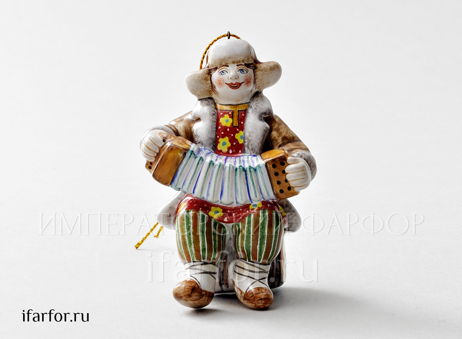 Елочная игрушка «Мужичок с гармошкой» Форма: Мужичок с гармошкой. Майолика. 60 x 90 мм.