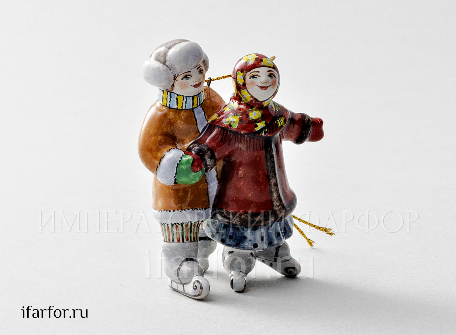 Елочная игрушка «Дети на коньках» Форма: Дети на коньках. Майолика. 75 x 85 мм.