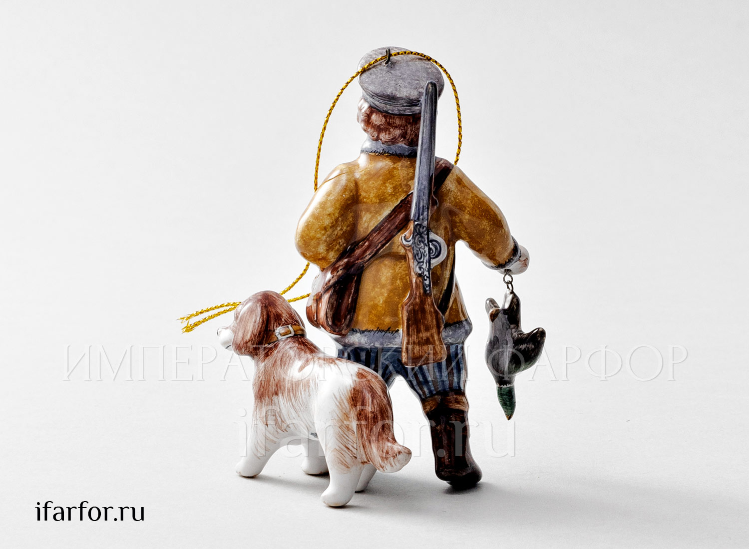 Елочная игрушка «Охотник с собакой» Форма: Охотник с собакой. Майолика. 70 x 100 мм.