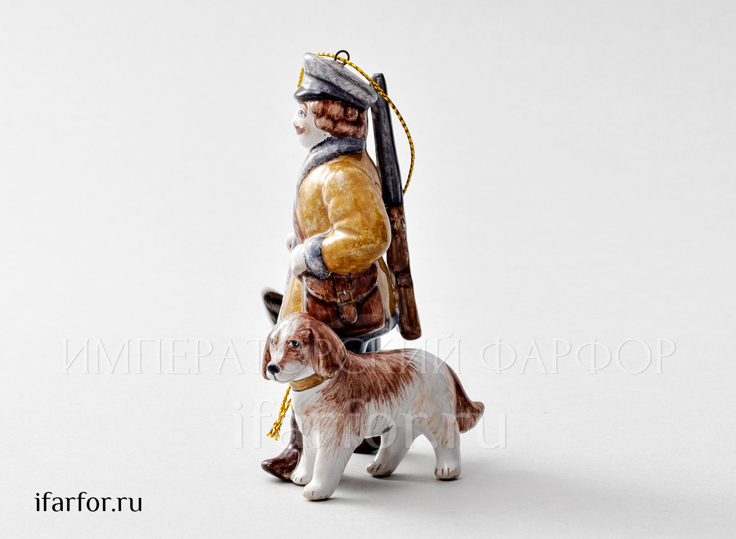 Елочная игрушка «Охотник с собакой» Форма: Охотник с собакой. Майолика. 70 x 100 мм.