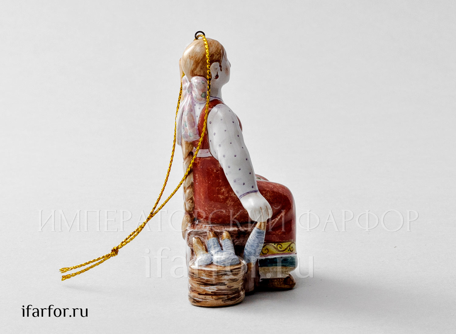 Елочная игрушка «Пряха» Форма: Пряха. Майолика. 65 x 90 мм.