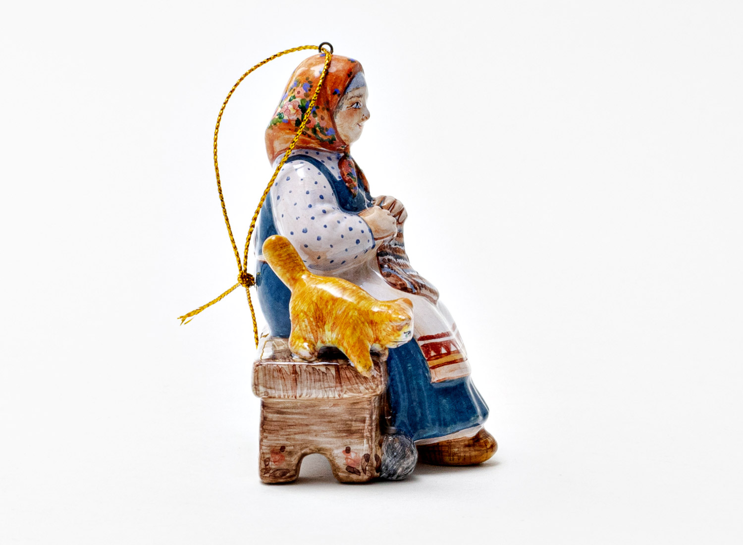 Елочная игрушка «Бабушка» Форма: Бабушка. Майолика. 70 x 90 мм.