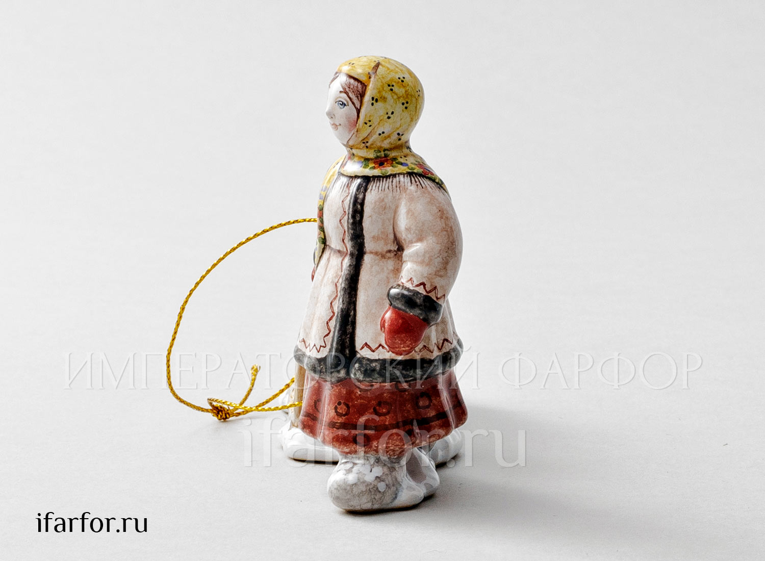 Елочная игрушка «Крестьянка с санками» Форма: Крестьянка с санками. Майолика. 120 x 85 мм.