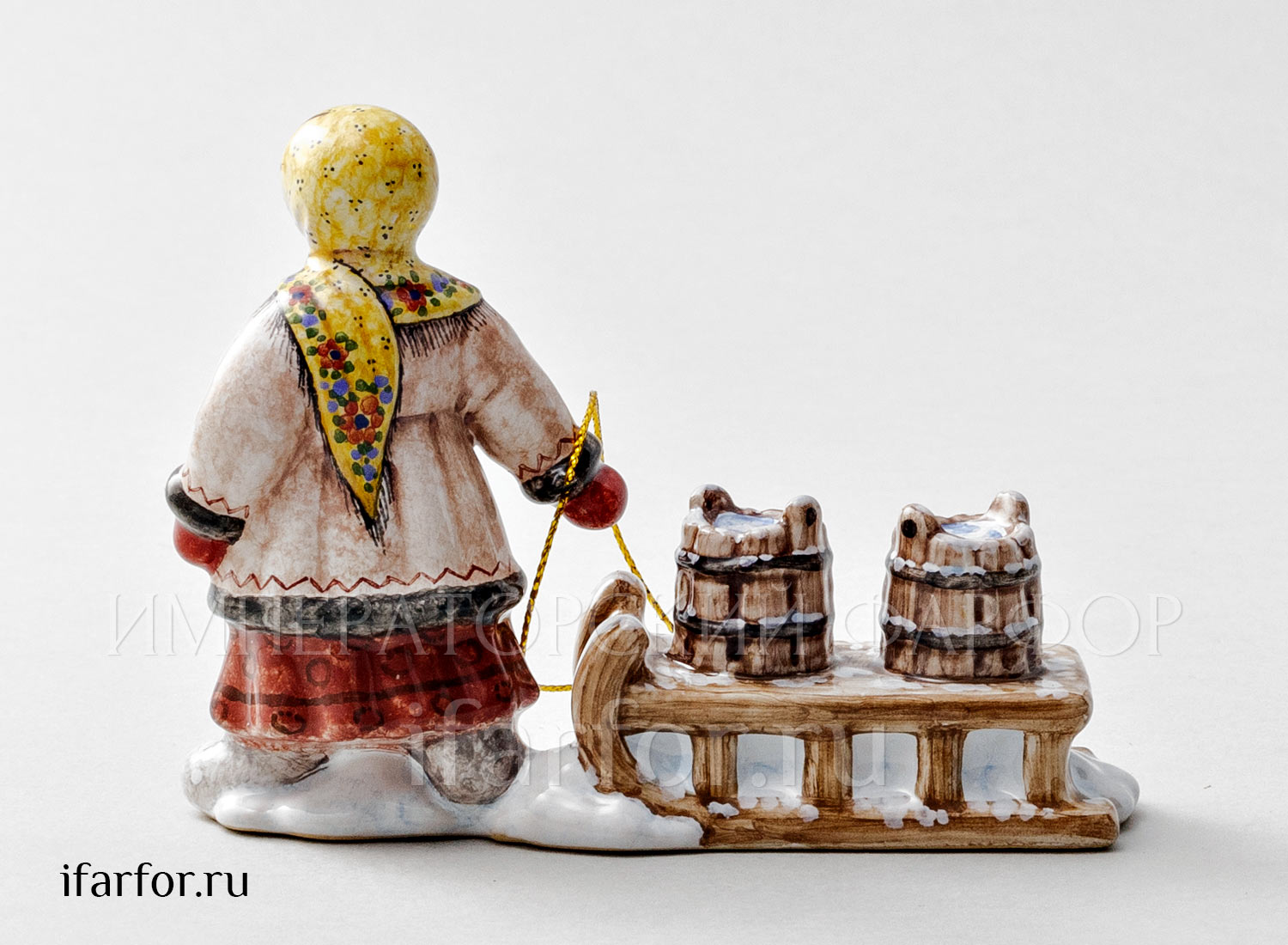 Елочная игрушка «Крестьянка с санками» Форма: Крестьянка с санками. Майолика. 120 x 85 мм.