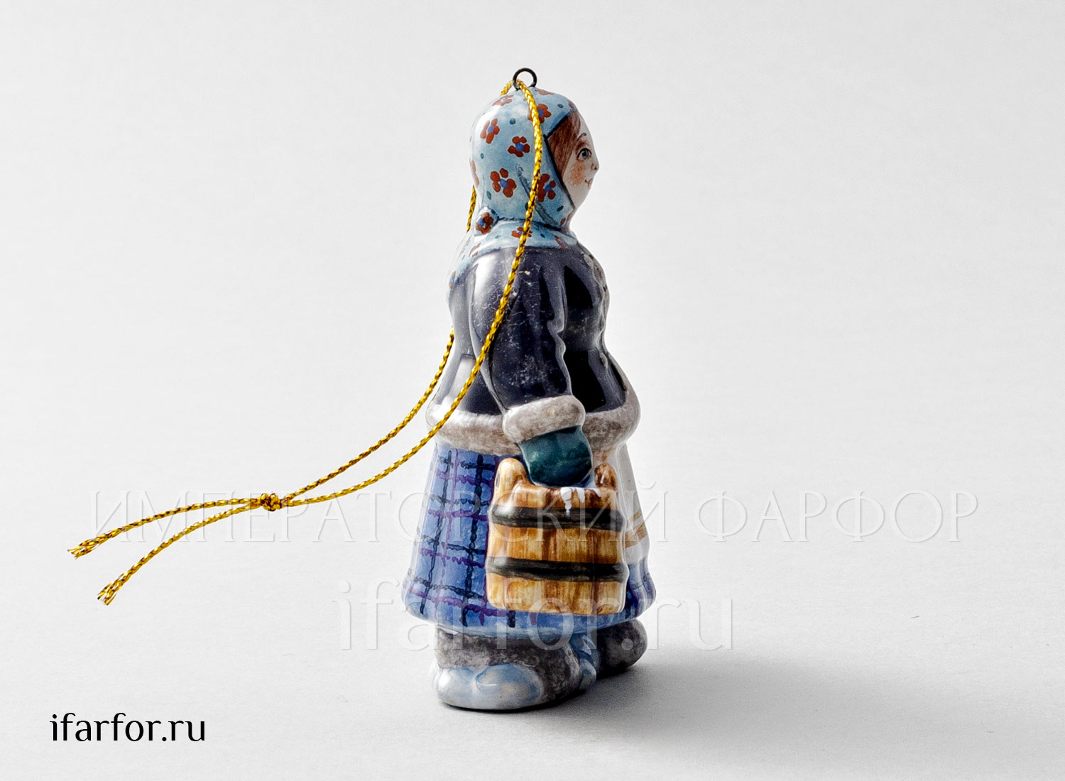 Елочная игрушка «Крестьянка с ведрами» Форма: Крестьянка с ведрами. Майолика. 75 x 90 мм.