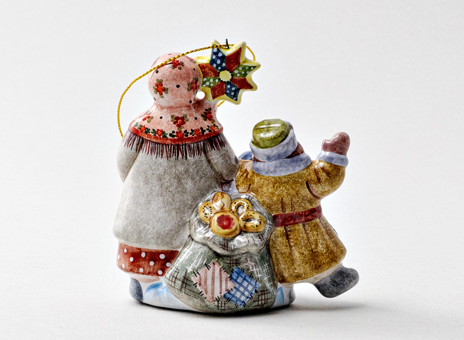 Елочная игрушка «Колядки» Форма: Колядки. Майолика. 80 x 85 мм.