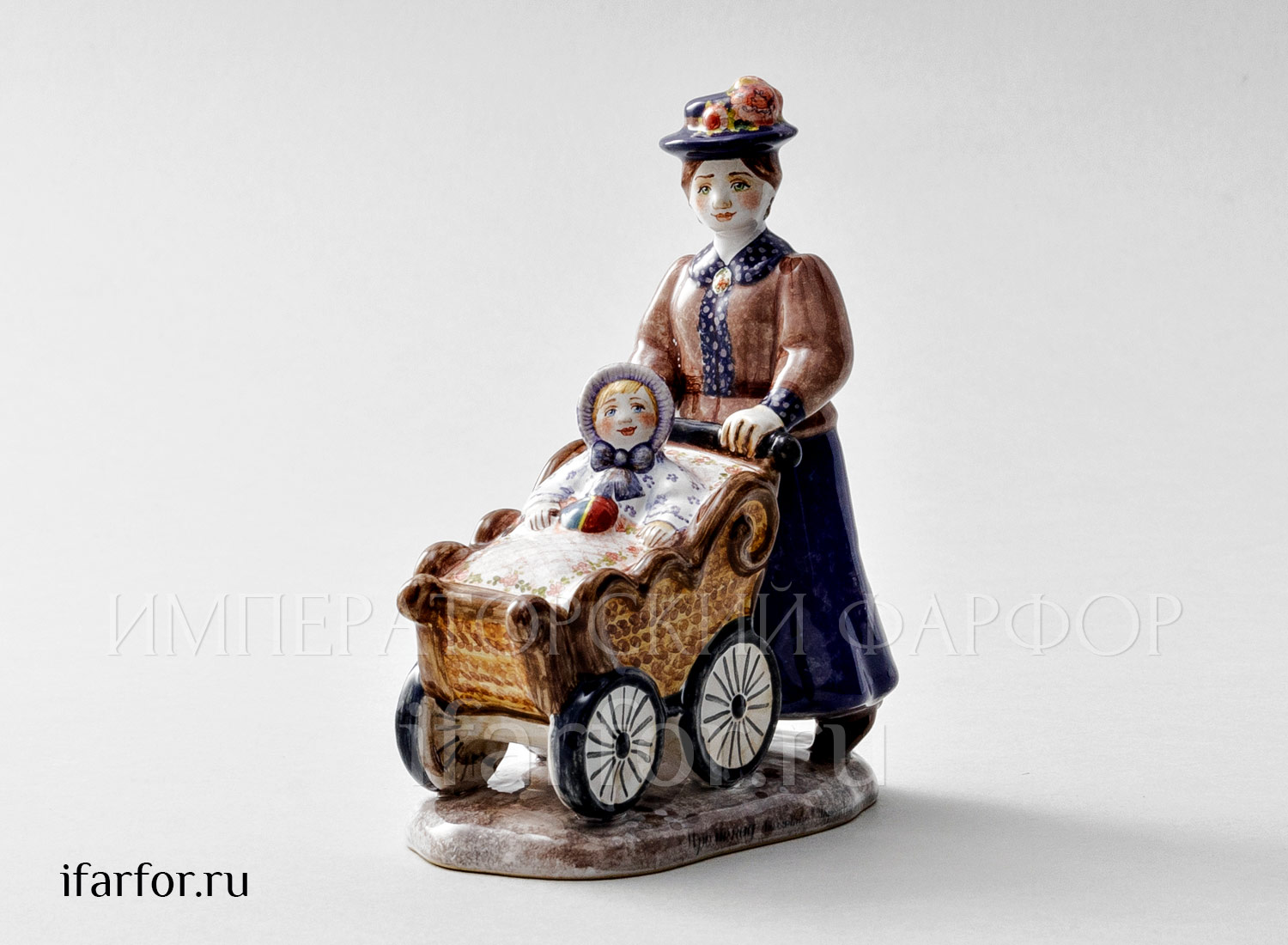 Скульптура «Гувернантка» Форма: Гувернантка. Майолика. 85 x 110 мм.