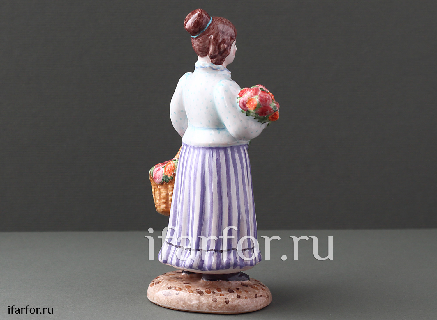 Скульптура «Цветочница» Форма: Цветочница. Майолика. 65 x 120 мм.