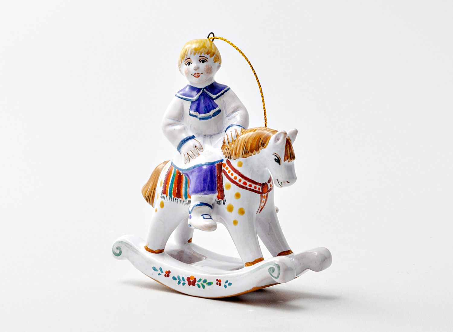Елочная игрушка «Мальчик на лошадке» Форма: Мальчик на лошадке. Майолика. 85 x 95 мм.