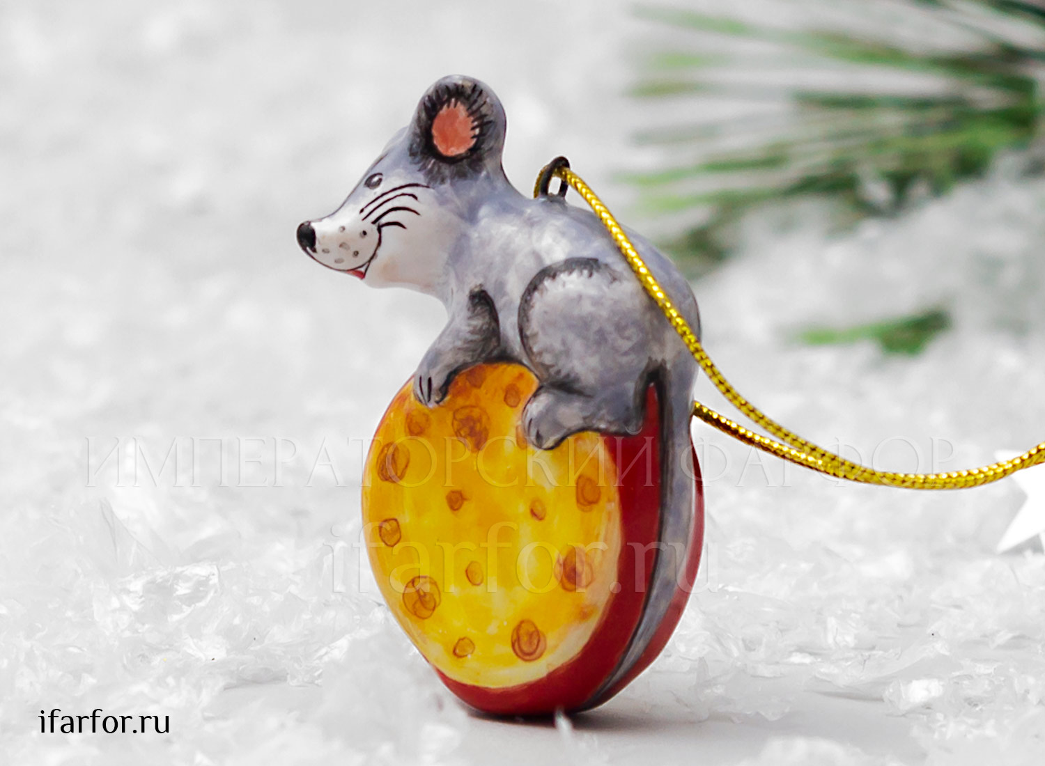 Елочная игрушка «Мышонок на сыре» Форма: Мышонок на сыре. Майолика. 45 мм.