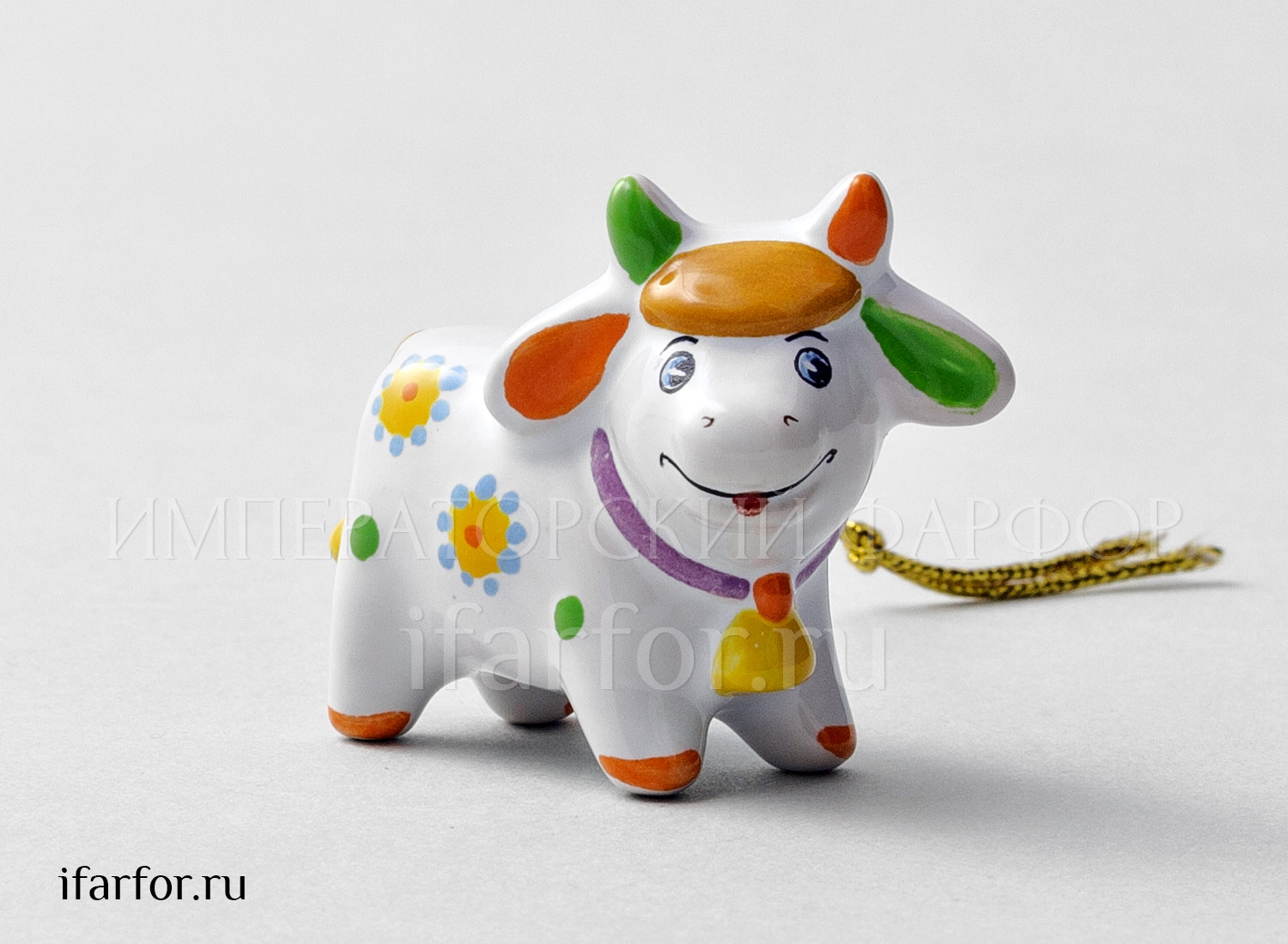 Елочная игрушка «Бычок Ромашка» Форма: Бычок Ромашка. Майолика. 45 x 40 мм.