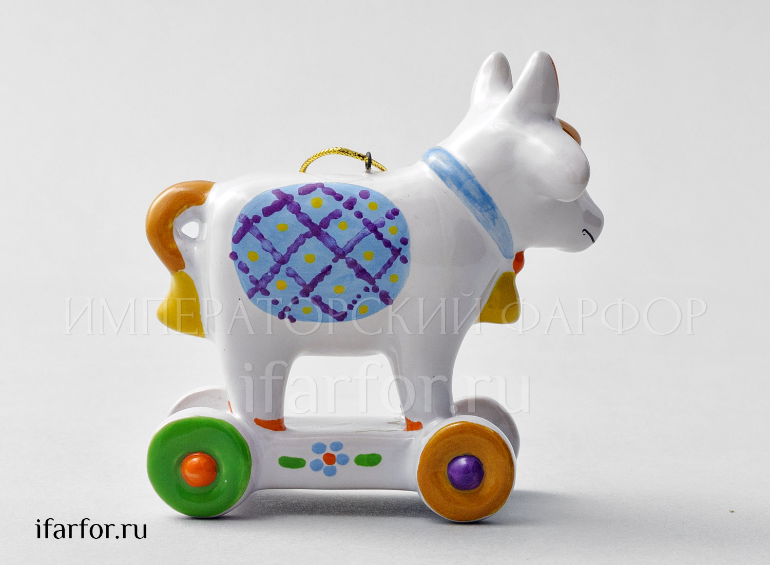 Елочная игрушка «Бычок на колесиках» Форма: Бычок на колесиках. Майолика. 75 x 75 мм.
