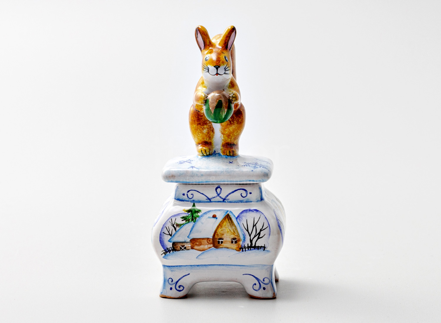Шкатулка «Шкатулка с белочкой. Зима» Форма: Шкатулка с белочкой. Майолика. 53 x 53 x 106 мм.