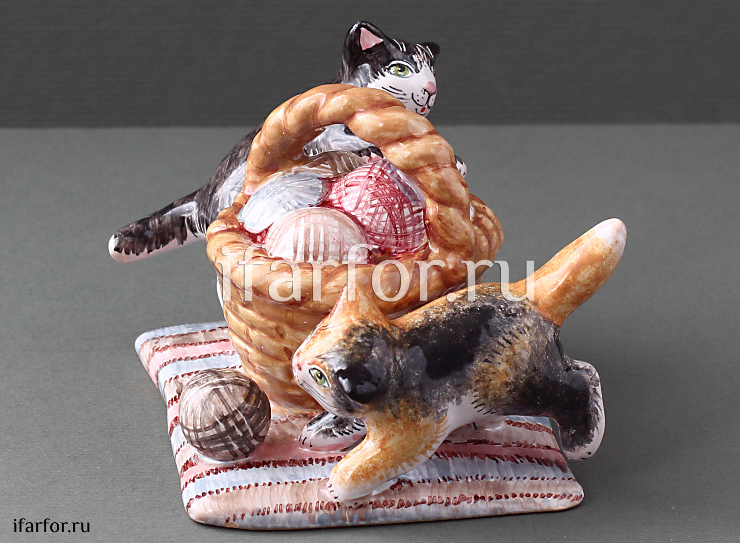 Скульптура «Котята» Форма: Котята. Майолика. 80 x 55 мм.