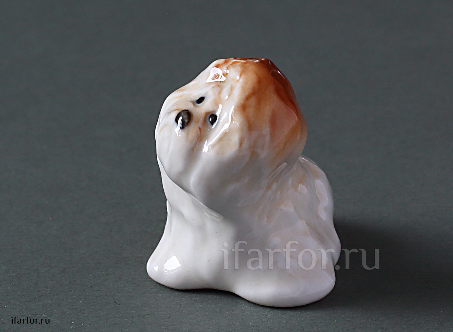 Скульптура «Болонка» Форма: Болонка. Мягкий фарфор. 25 x 30 мм.