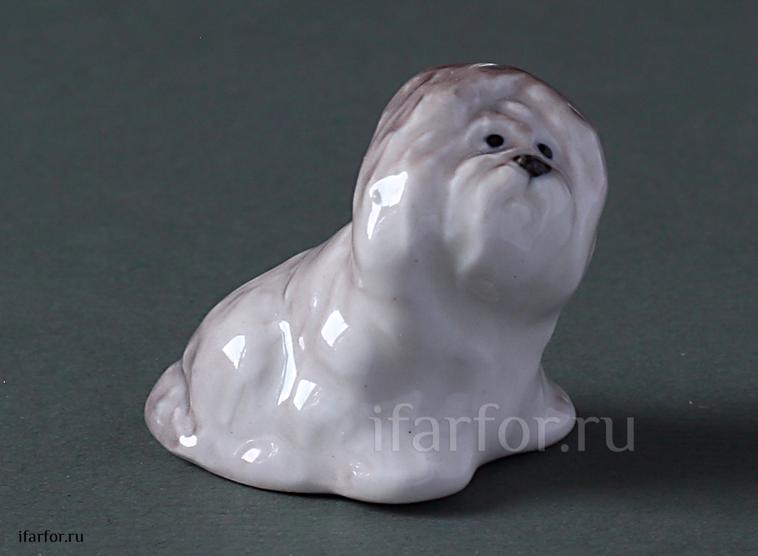 Скульптура «Болонка» Форма: Болонка. Мягкий фарфор. 25 x 30 мм.