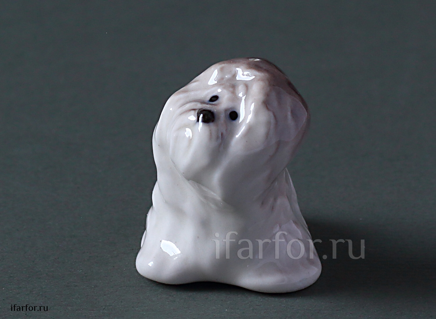 Скульптура «Болонка» Форма: Болонка. Мягкий фарфор. 25 x 30 мм.