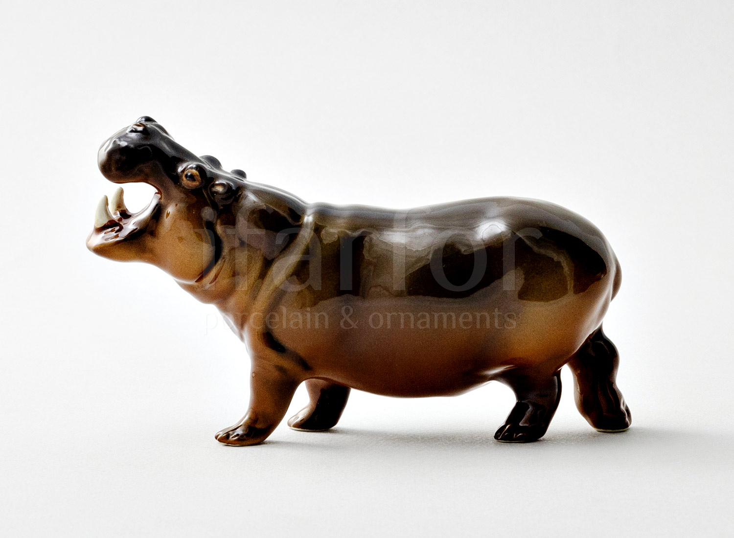 Скульптура «Бегемот стоящий» Форма: Бегемот стоящий. Мягкий фарфор. 130 x 80 мм.