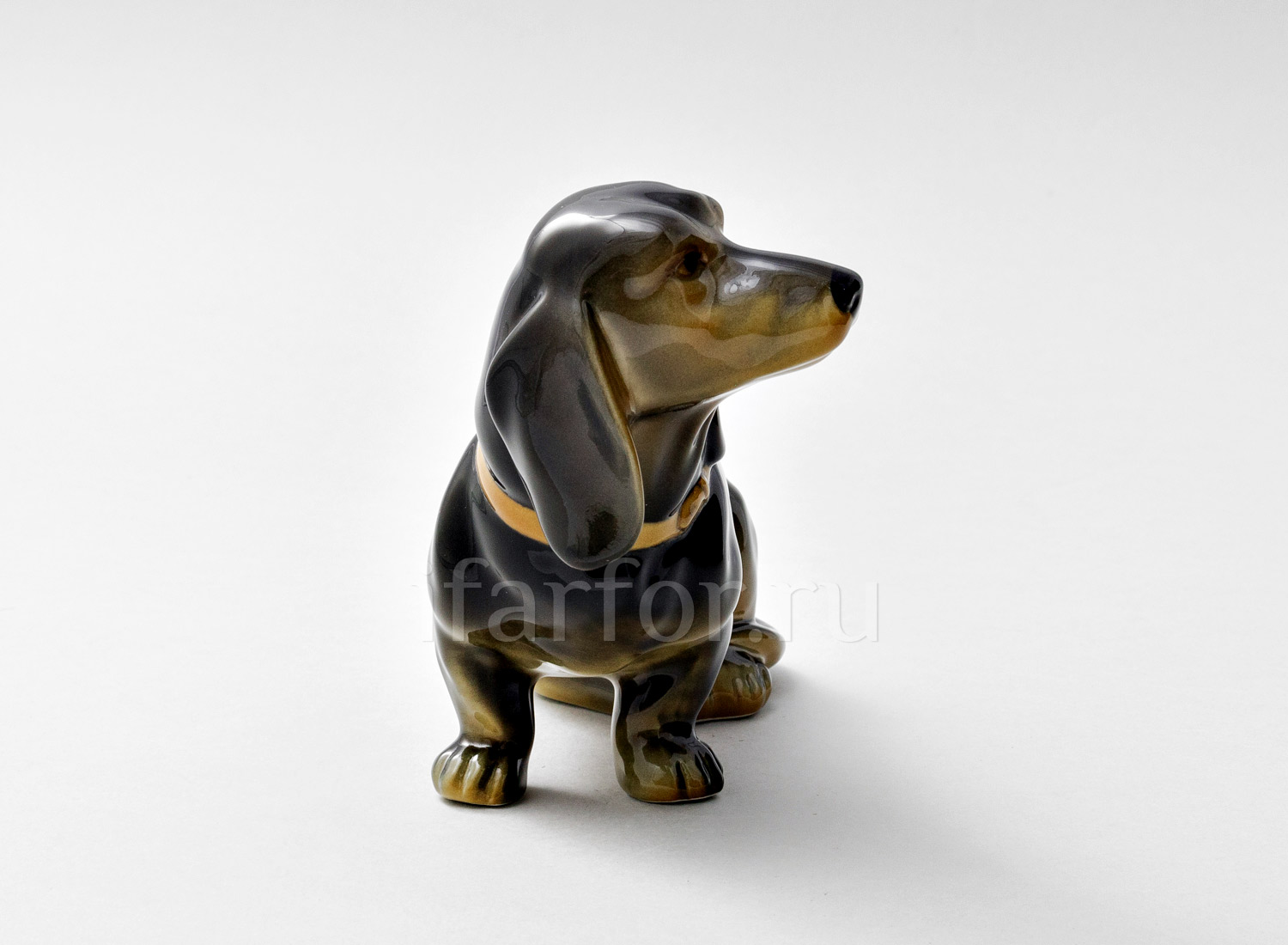 Скульптура «Такса большая черная» Форма: Такса большая черная. Мягкий фарфор. 160 x 120 мм.