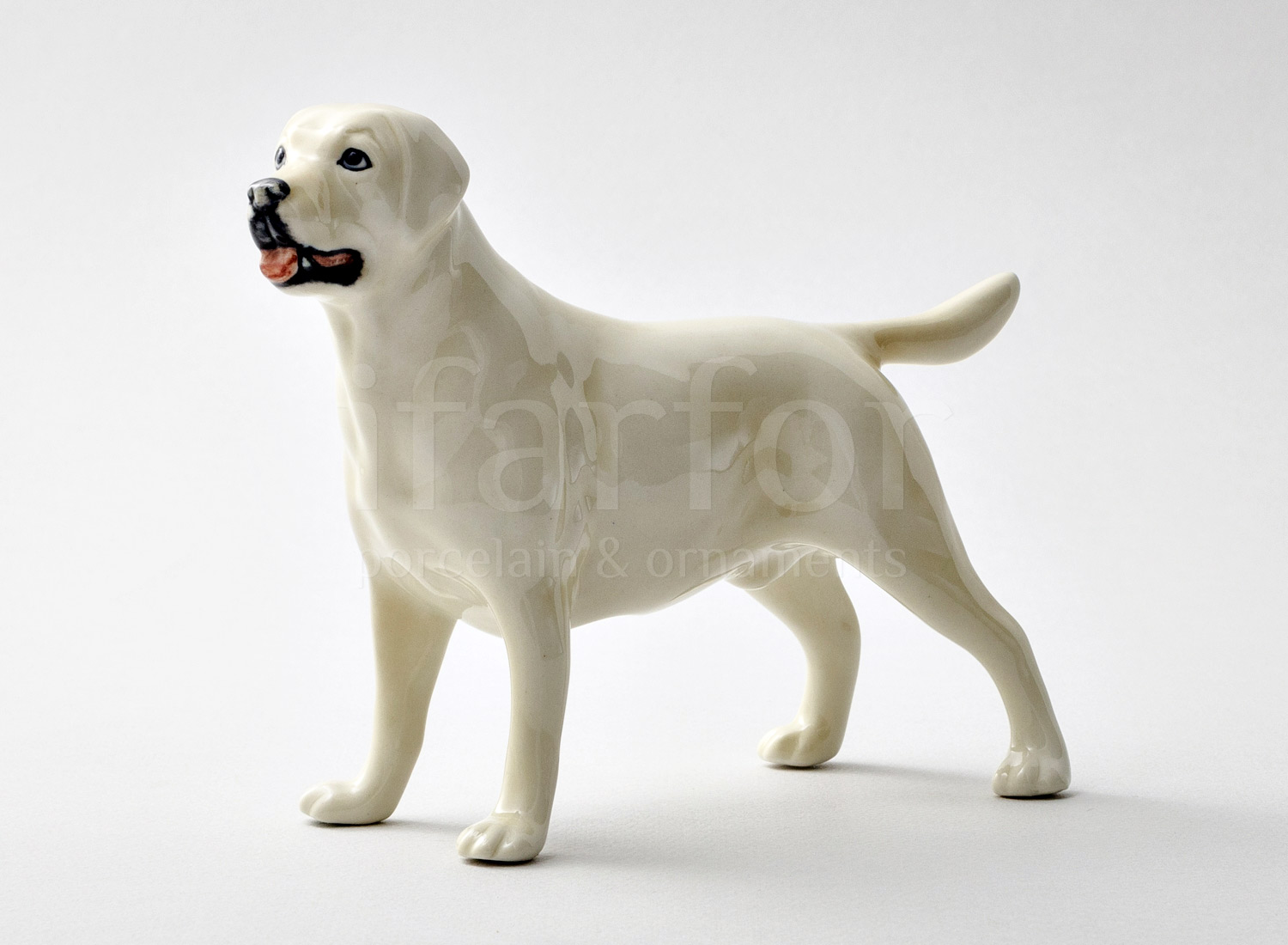 Скульптура «Лабрадор белый» Форма: Лабрадор белый. Мягкий фарфор. 175 x 130 мм.