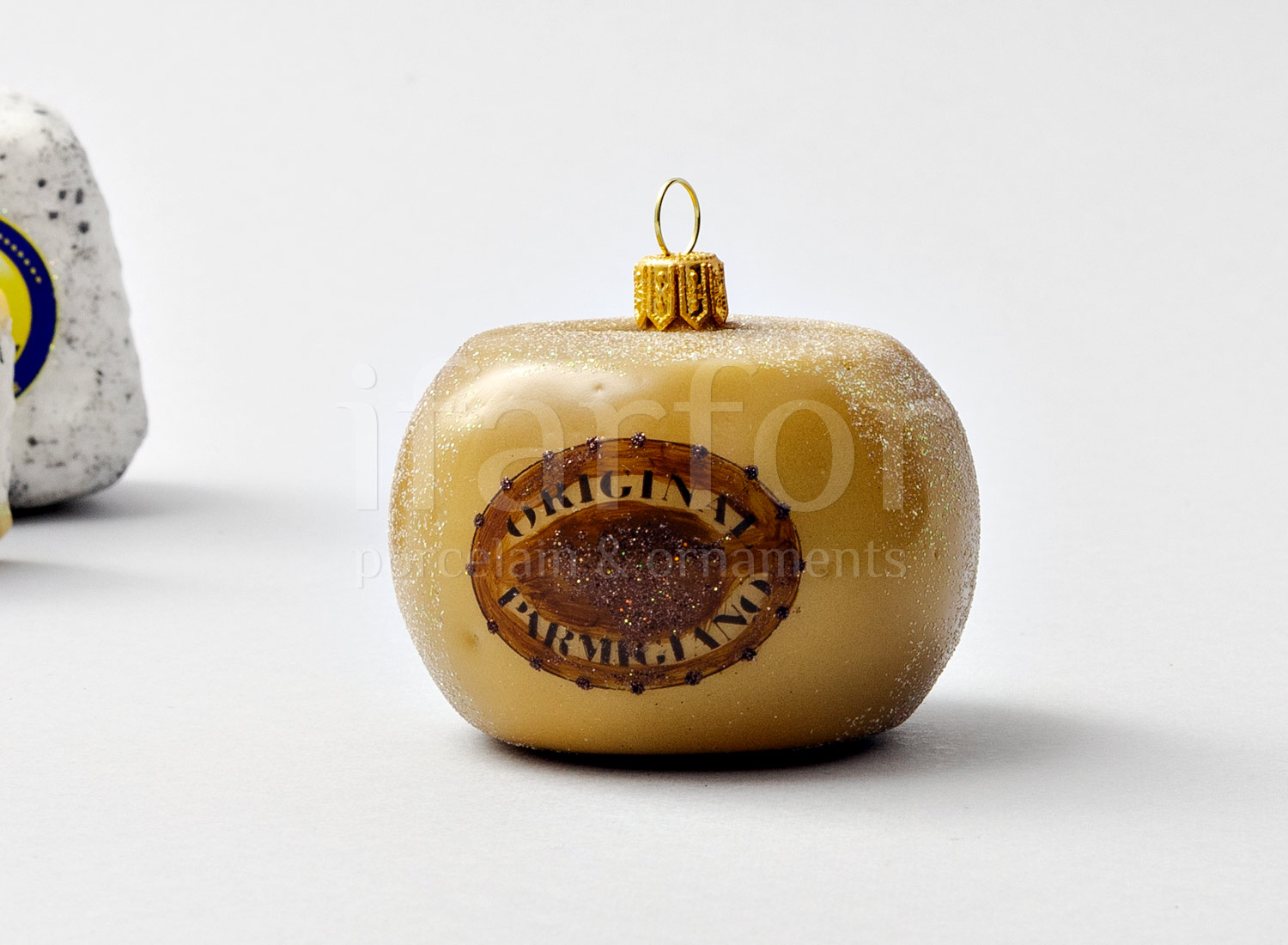 Елочная игрушка «Сыр Parmigiano» Стекло. 65 x 60 мм.