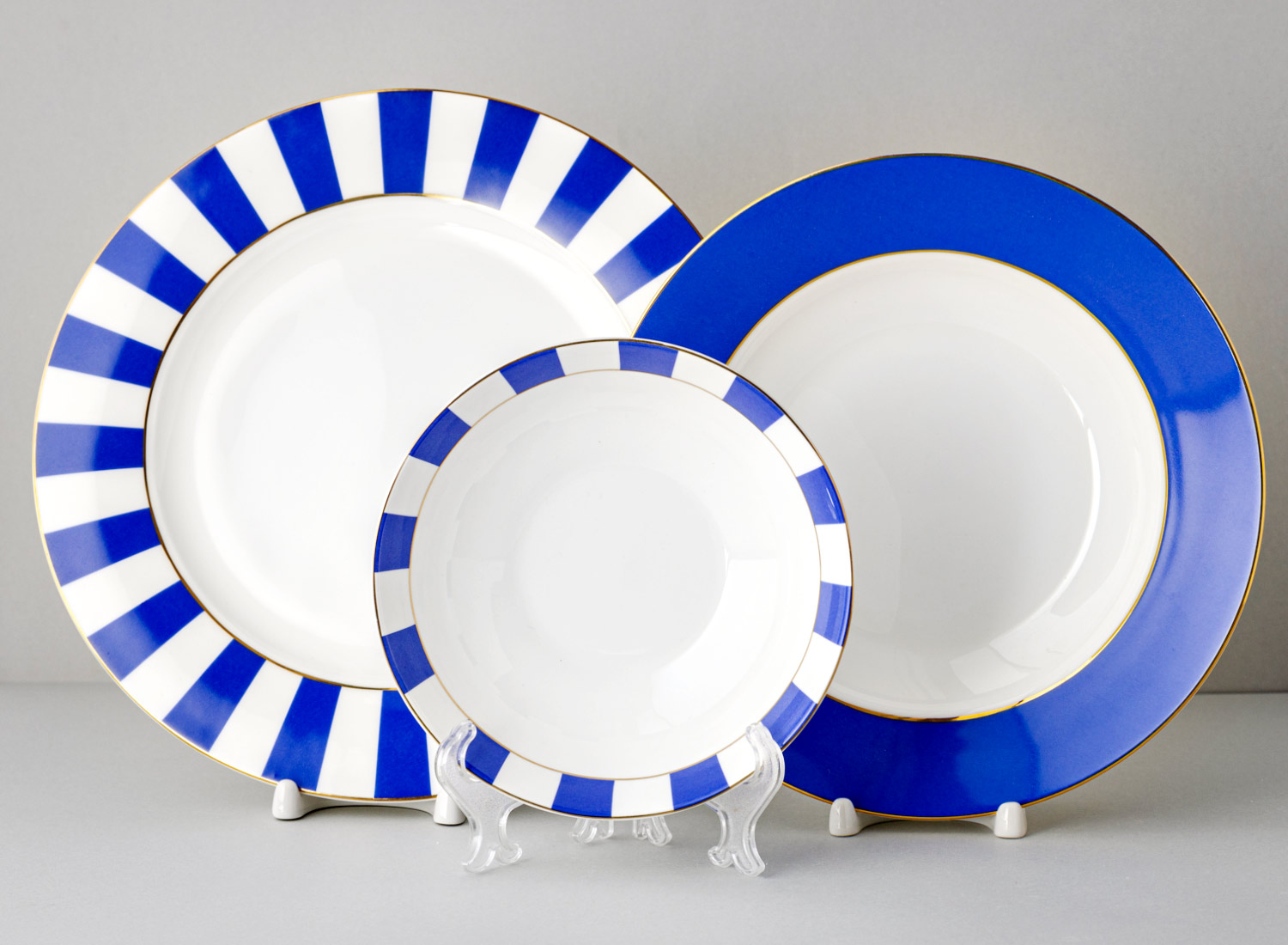Набор столовый «Алиса фиолетовый» 6/18 Форма: Прима. Костяной фарфор. 220 x 270 мм.