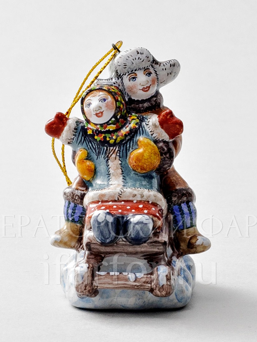 Елочная игрушка «Дети на санках» Форма: Дети на санках. Майолика. 60 x 80 мм.