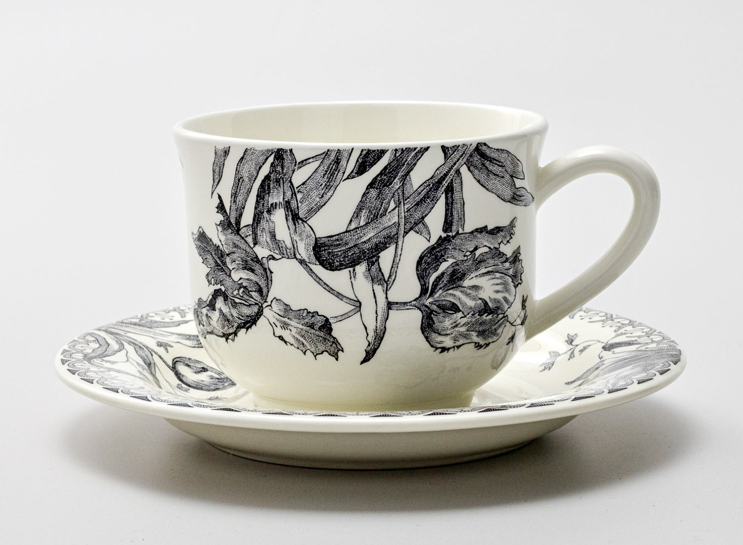 Чашка с блюдцем чайная «TULIPES NOIRES» 1/2 Форма: GIEN Шампань. Фаянс. 430 мл.