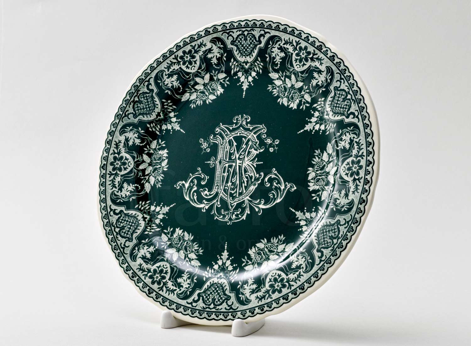 Тарелка десертная «MONOGRAMME DEPAREILLEES» Фаянс. 232 мм.