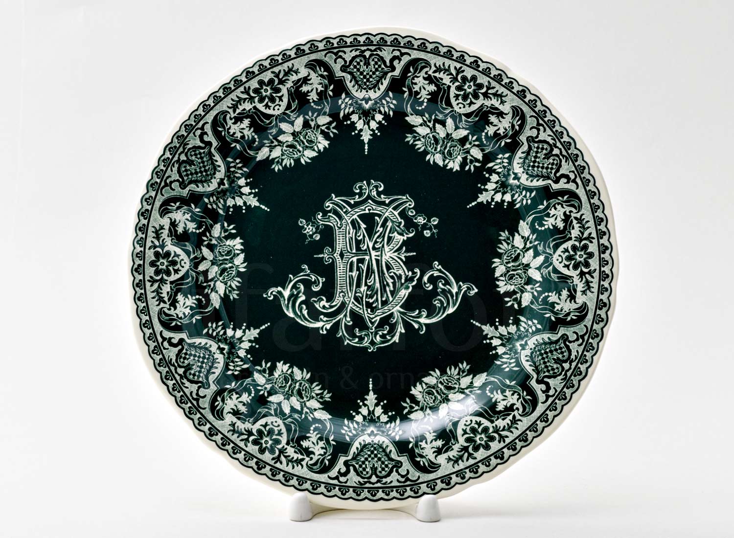 Тарелка десертная «MONOGRAMME DEPAREILLEES» Фаянс. 232 мм.