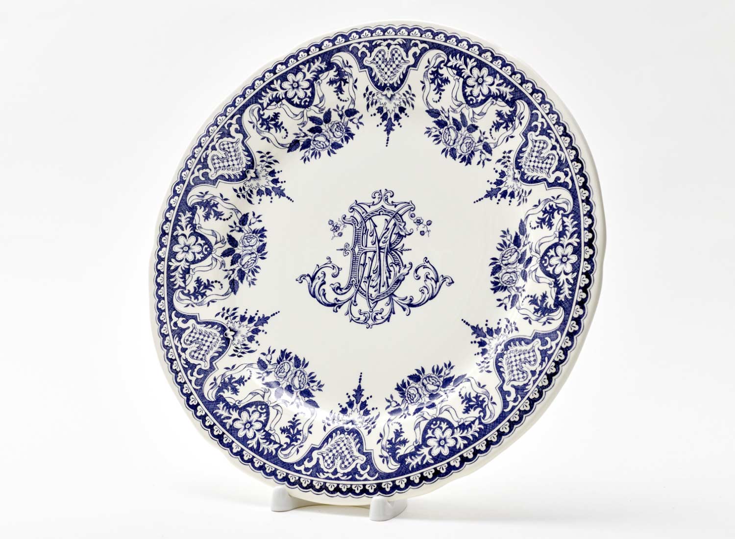 Набор тарелок столовый «MONOGRAMME DEPAREILLEES BLEU» Форма: GIEN Шампань. Фаянс. 273 мм.