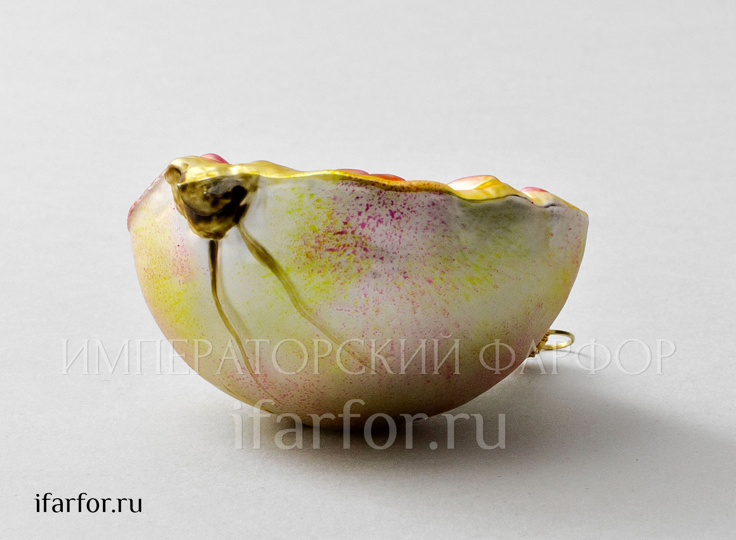 Елочная игрушка «Ягоды и фрукты. Половинка незрелого граната» Стекло. 75 x 100 мм.