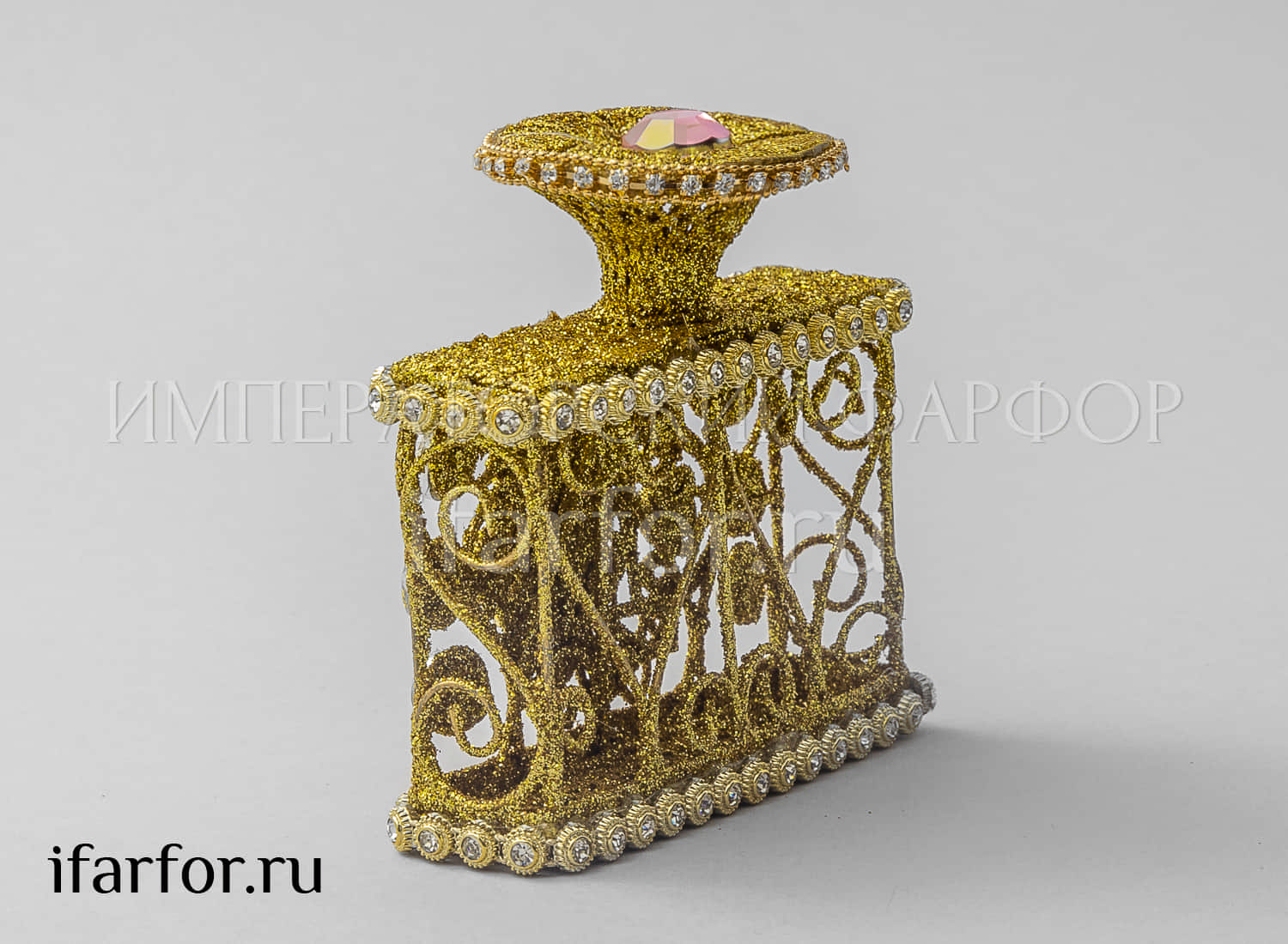Елочная игрушка «Флакон для духов» Форма: Флакон для духов. Проволока, пластик. 90 x 85 мм.