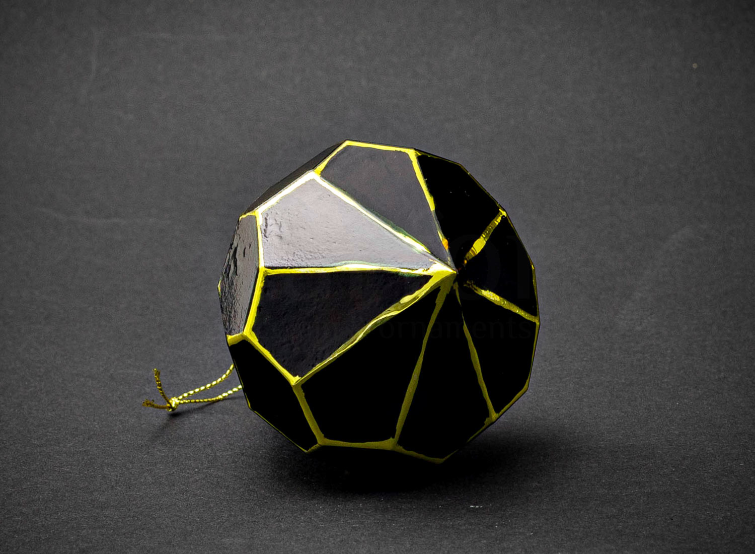 Елочная игрушка «Геометрический бриллиант черный» Стекло. 80 x 120 мм.